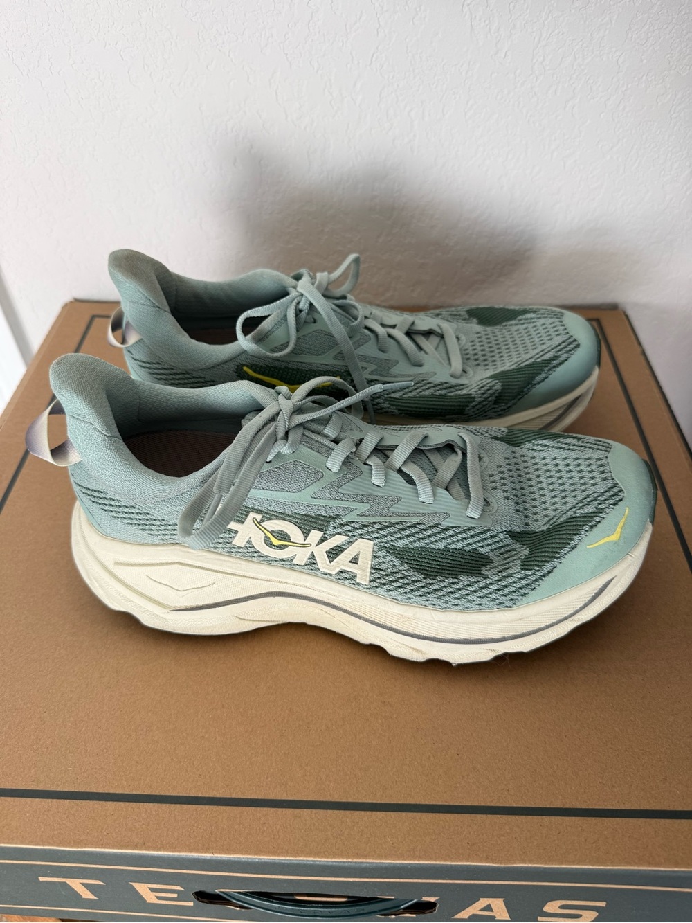 Hoka Challenger 8 Running Shoes - Jade/ Truffle Salt